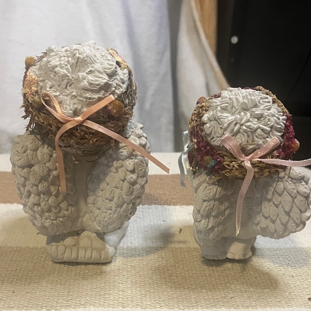 Charming Angelic Figurines with Baby - White and Brown - Picture 8 of 8